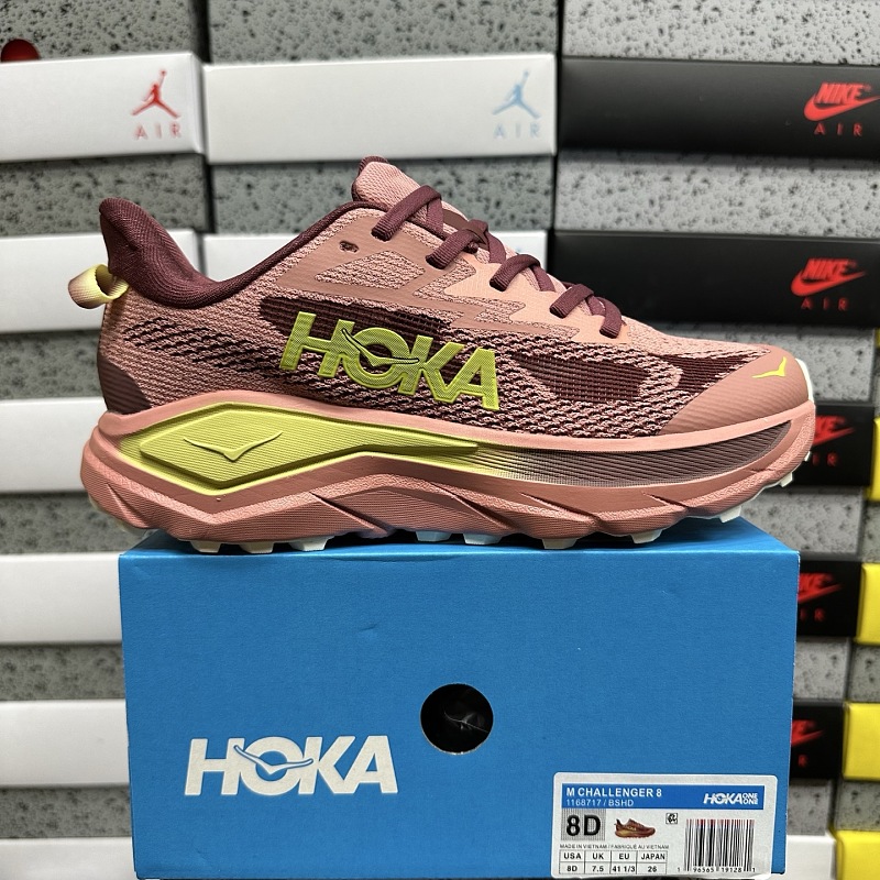 Hoka Challenger 8 Wide Sneakers