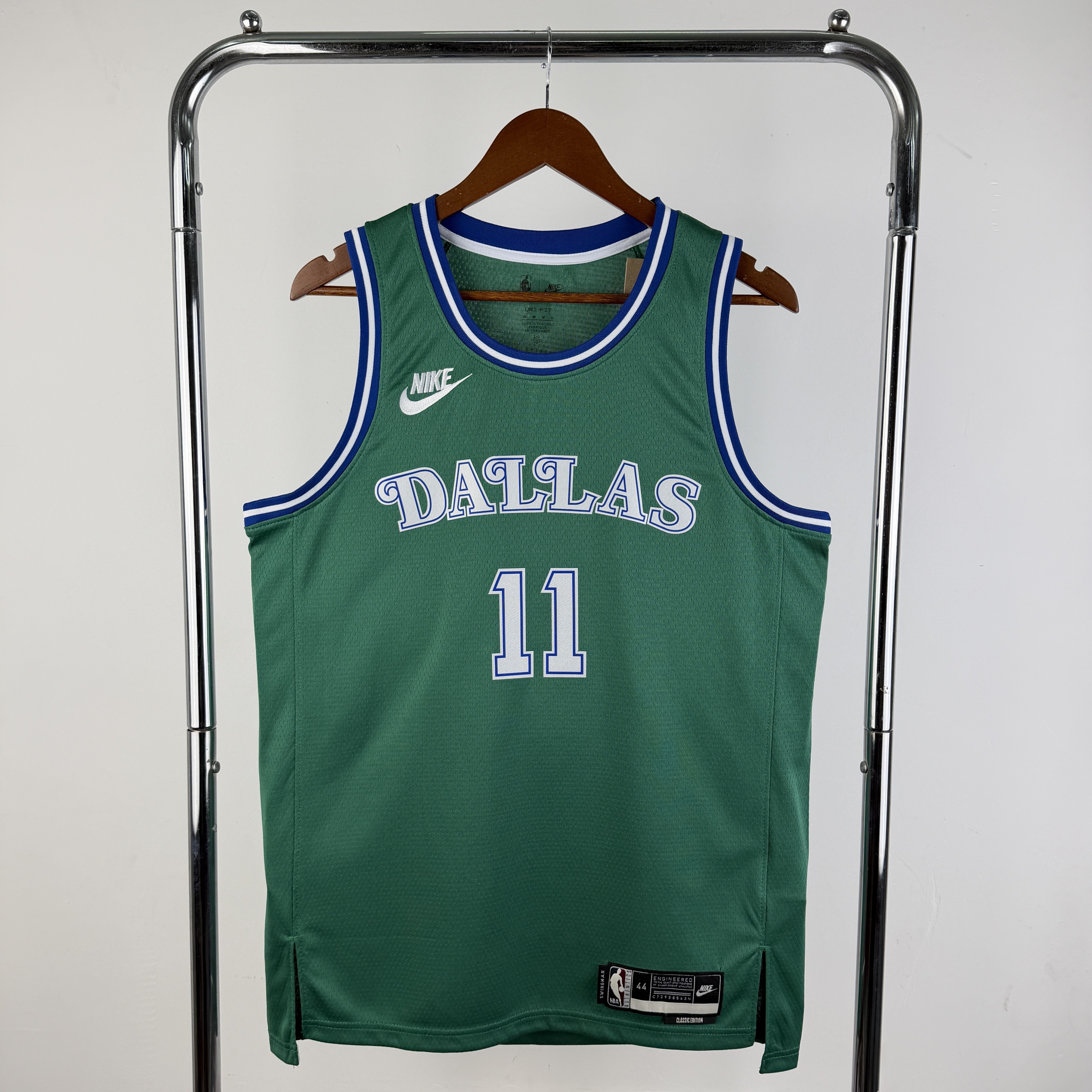 26 Season Mavericks Retro No.11