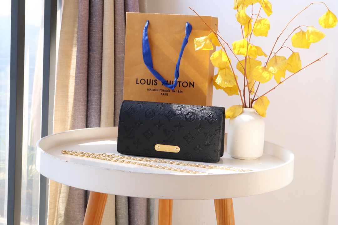 LV woc LiLy Monogram chain bag