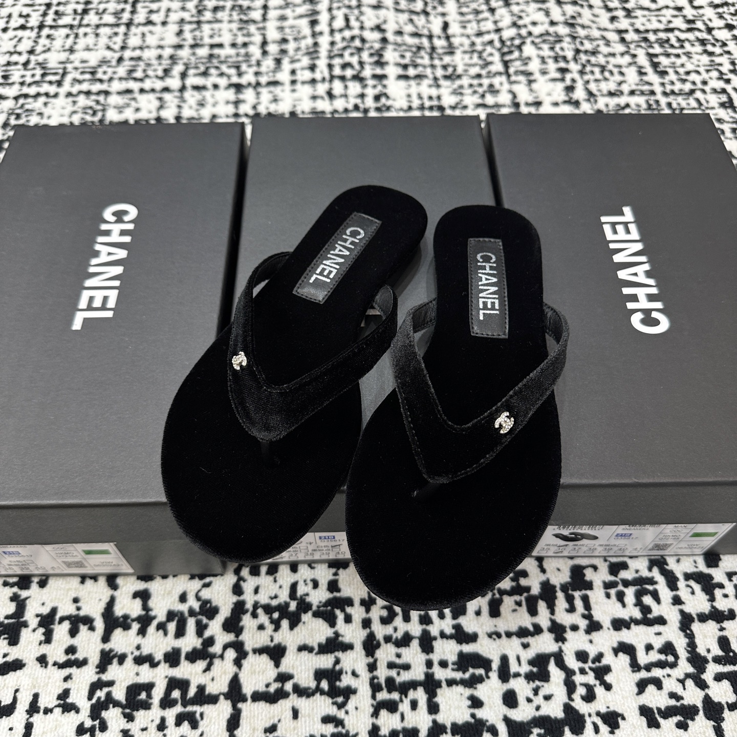 Chanel Logo Flip-Flops - Black