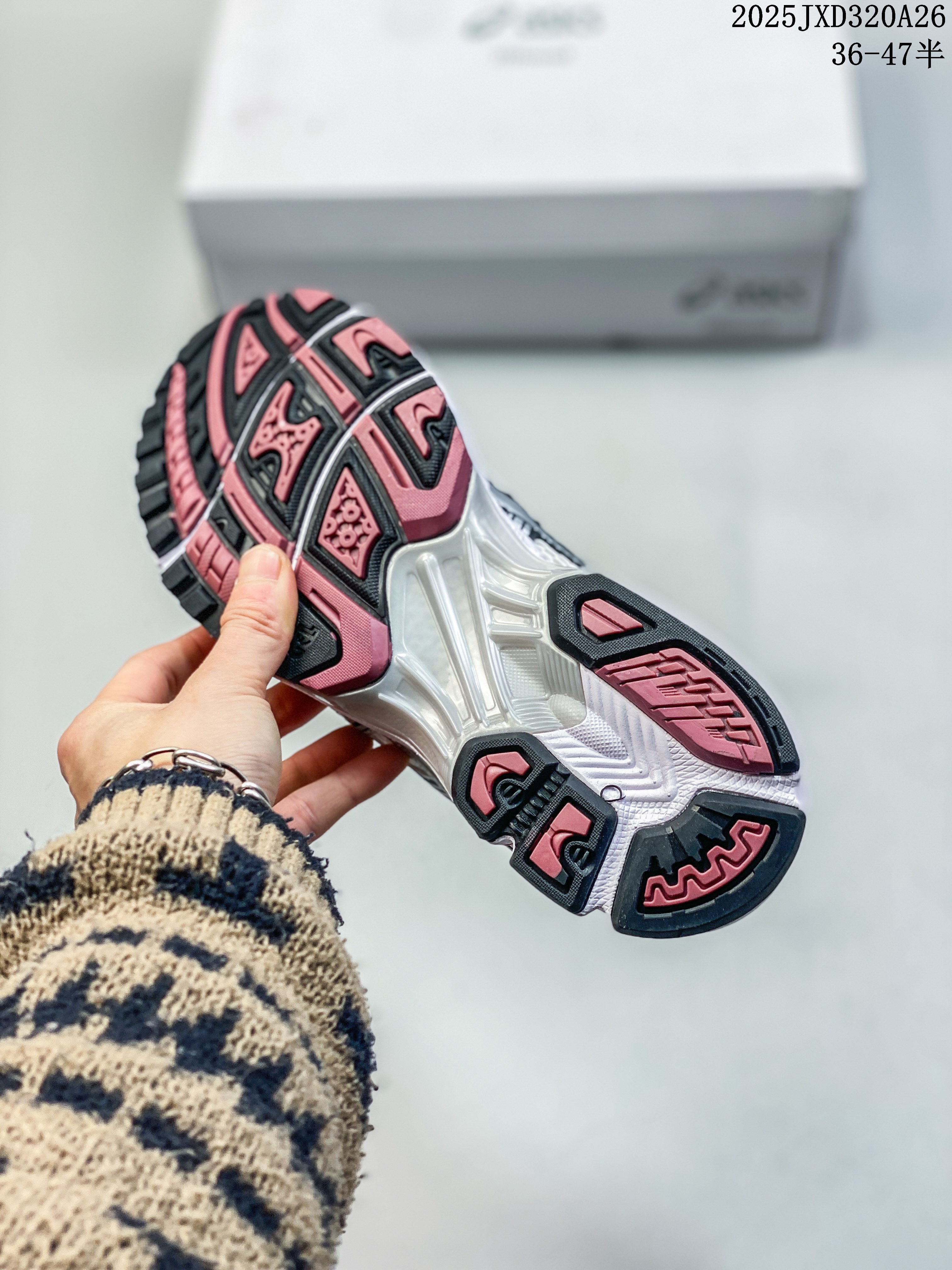 ASICS Gel-Kayano 14
