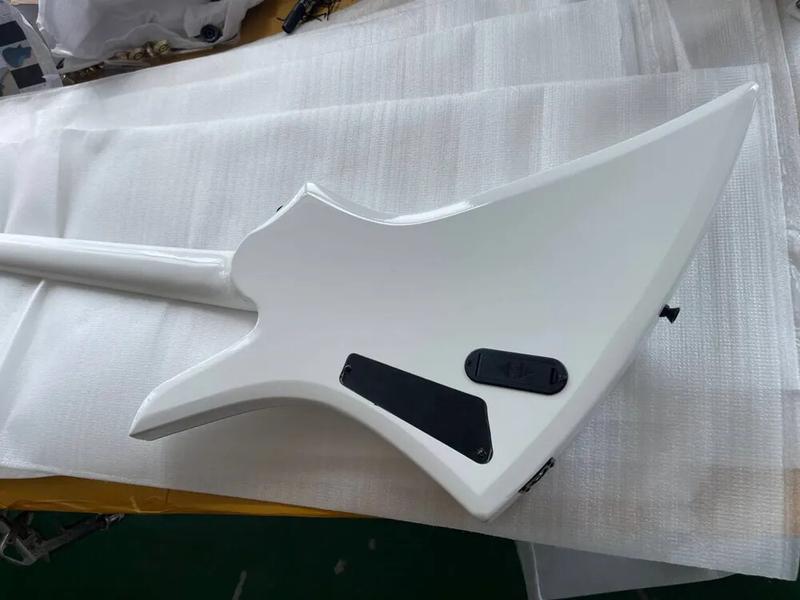 New 4 Strings White Body Electric Bass Guitar with Maple Neck,Black Hardware