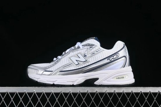 New Balance 740