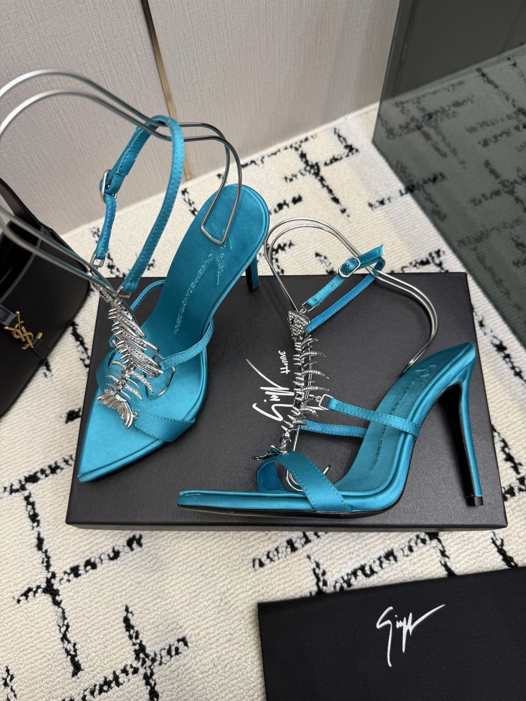 Giuseppe Zanotti Slim 2.0 105 black crystal fishbone sandal