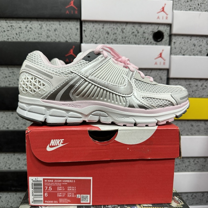 Nike Air Zoom Vomero 5 Sneakers