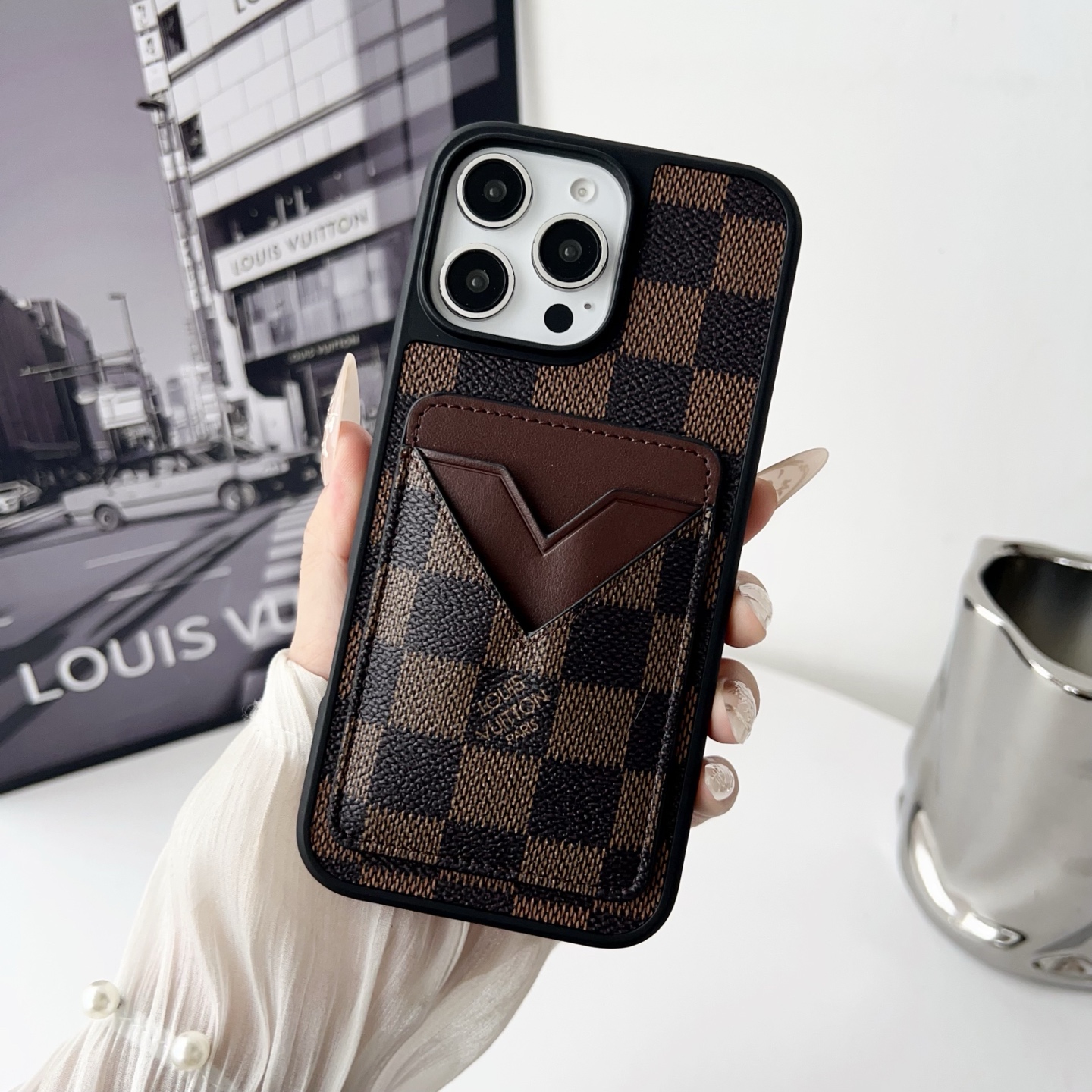 LV & Gucci Carbon Fiber Pattern Phone Case - Premium Material with Leather Finish, V-Shaped Card Holder