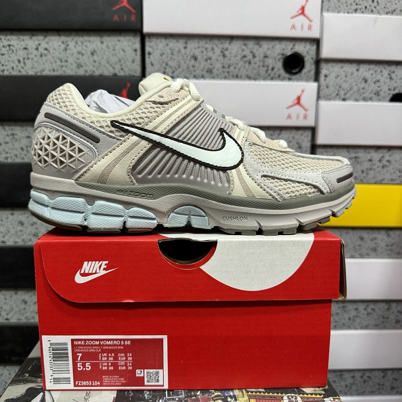 Nike Air Zoom Vomero 5 Sneakers