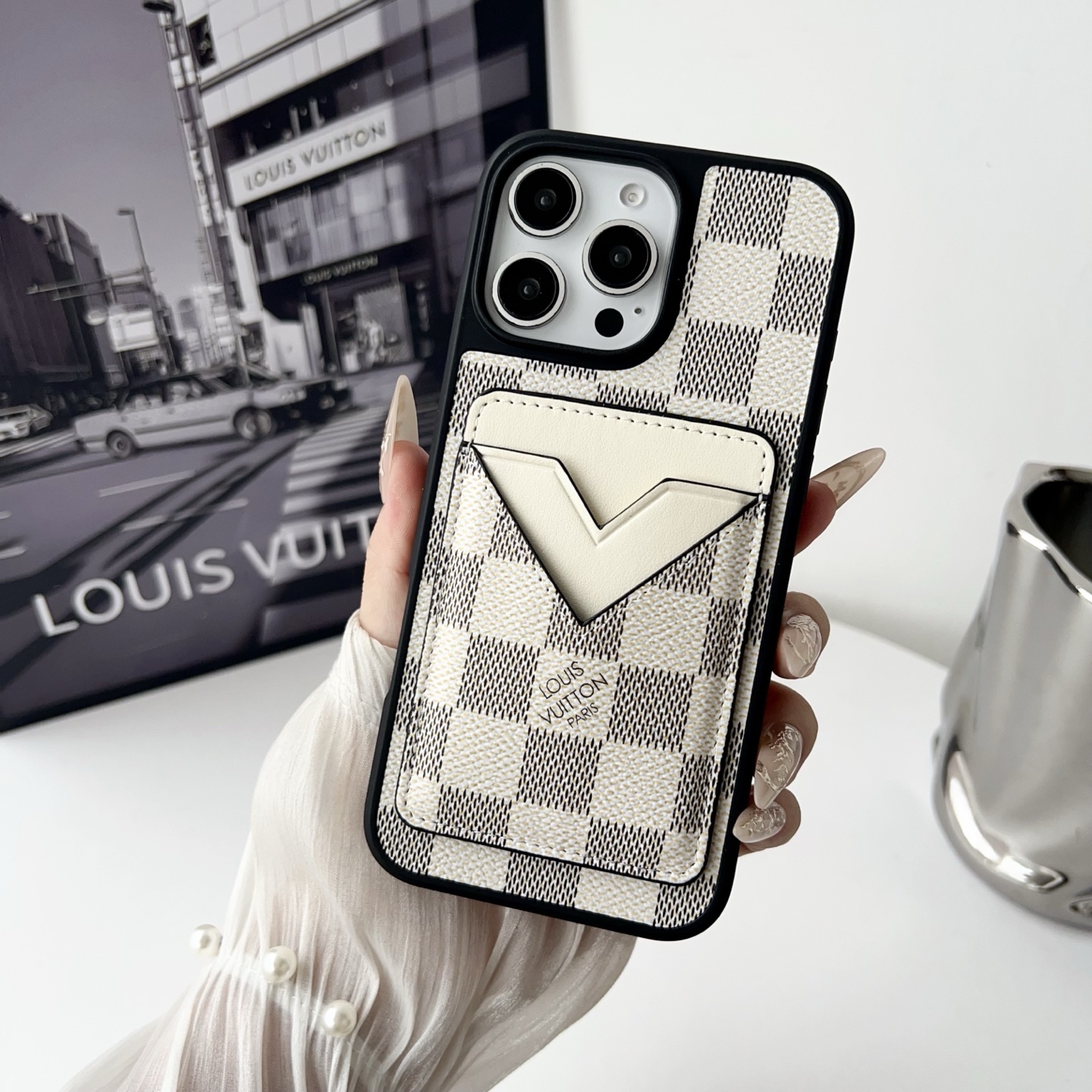 LV & Gucci Carbon Fiber Pattern Phone Case - Premium Material with Leather Finish, V-Shaped Card Holder