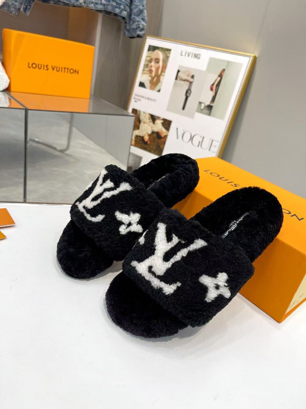 LV plush slippers