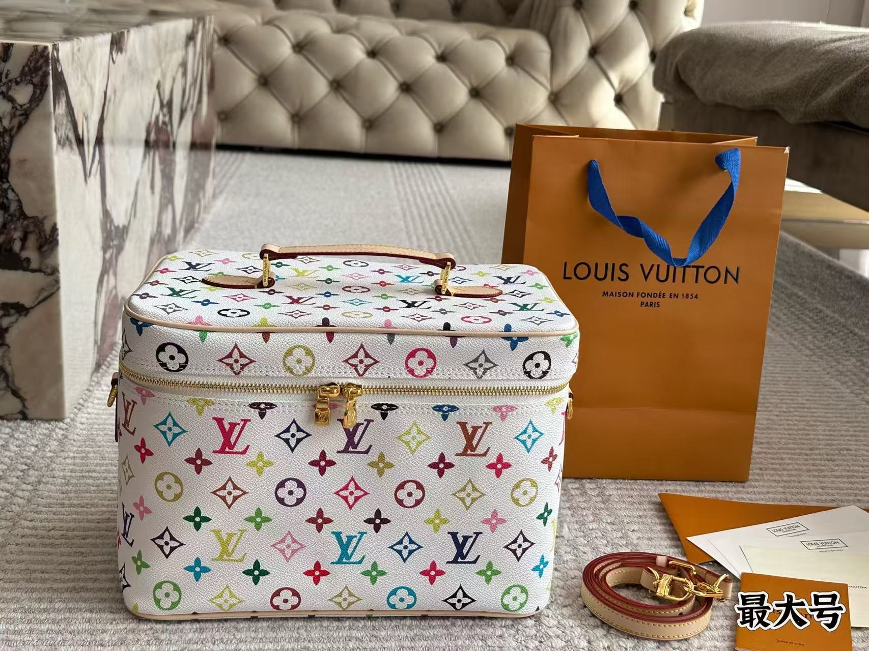 LV white three-color makeup case