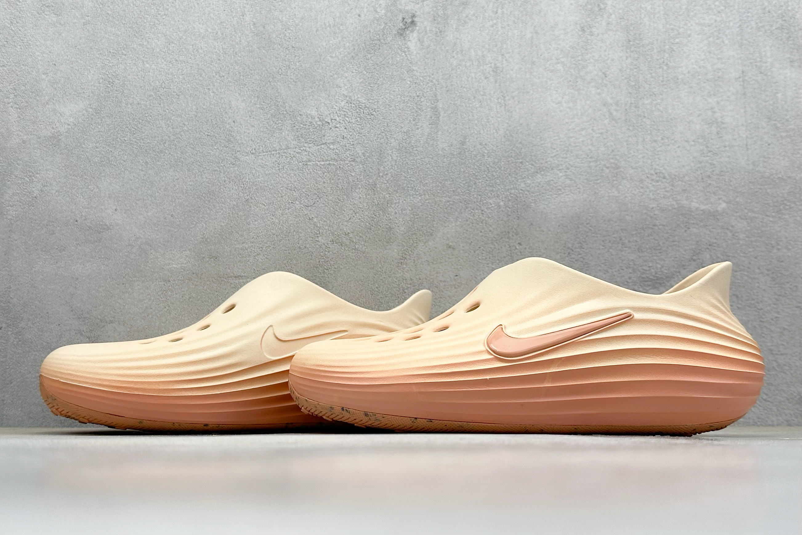 Nike ReactX Rejuven8 Sneakers detail 2