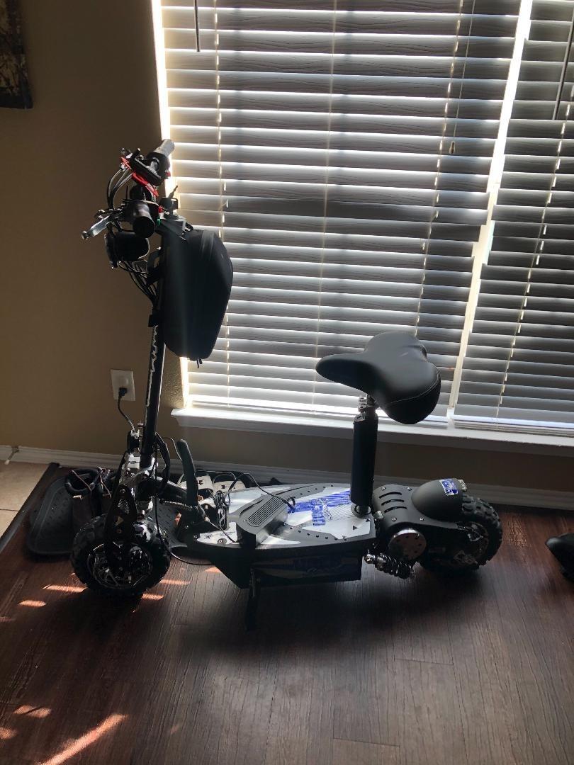 UberScoot 1600w 48v Electric Scooter, Black