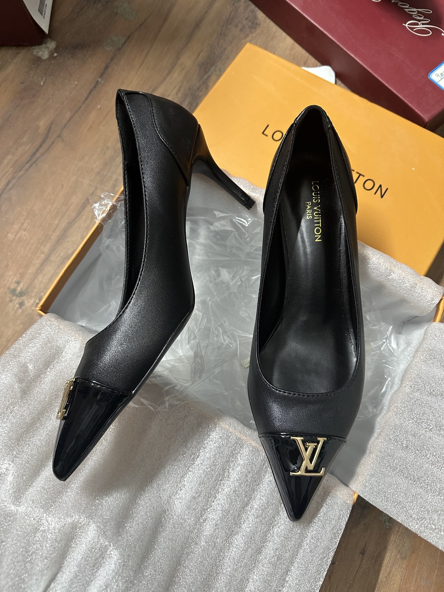 Louis Vuitton LV Pointy-Toe Pumps