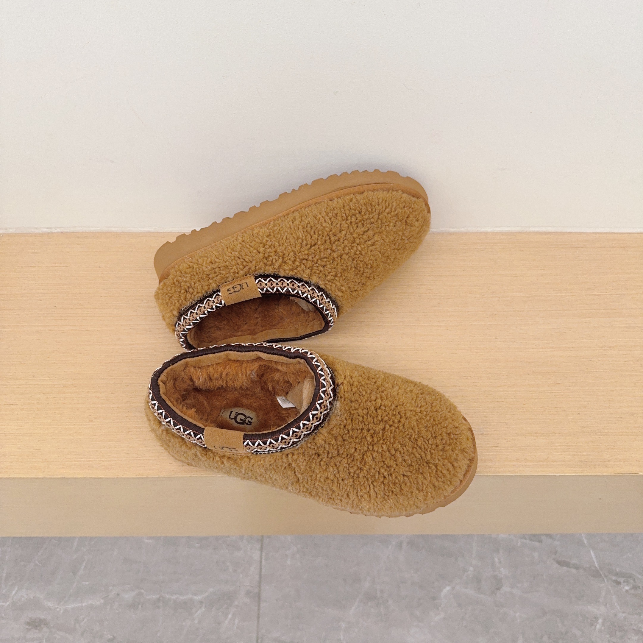 Curly Fleece Loafers