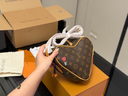 Louis Vuitton Game On Sac Coeur
