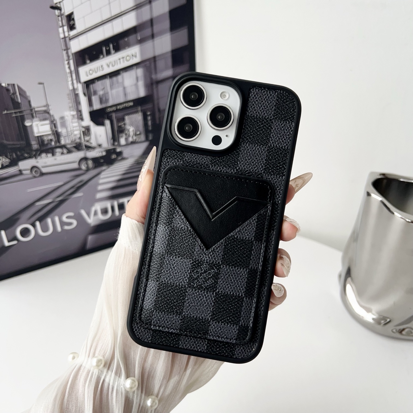 LV & Gucci Carbon Fiber Pattern Phone Case - Premium Material with Leather Finish, V-Shaped Card Holder
