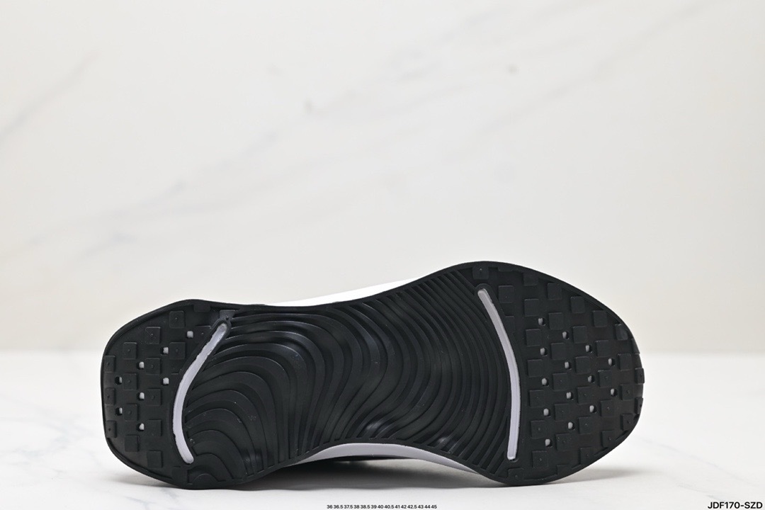 Nike MOTIVA