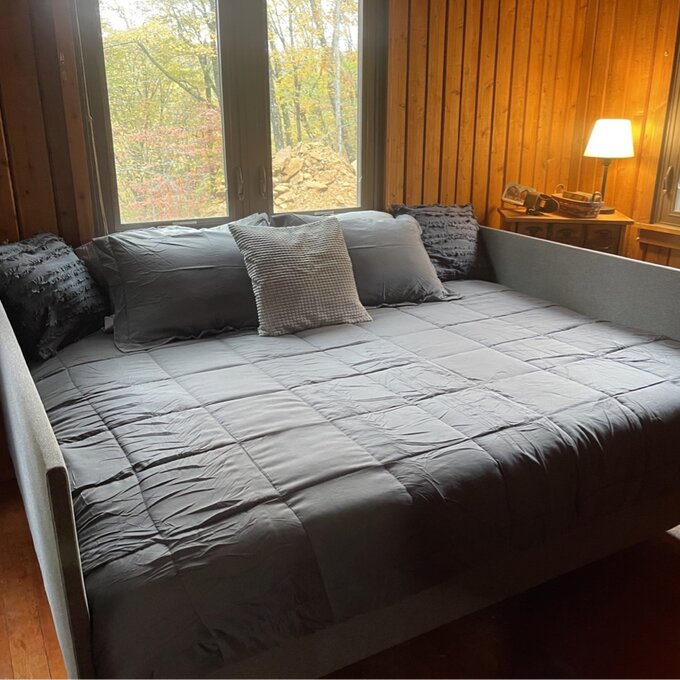 Chadlee Upholstered Daybed
