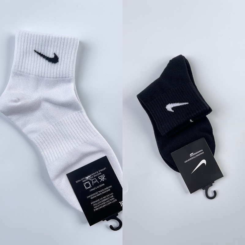 Nike Crew Socks White Black