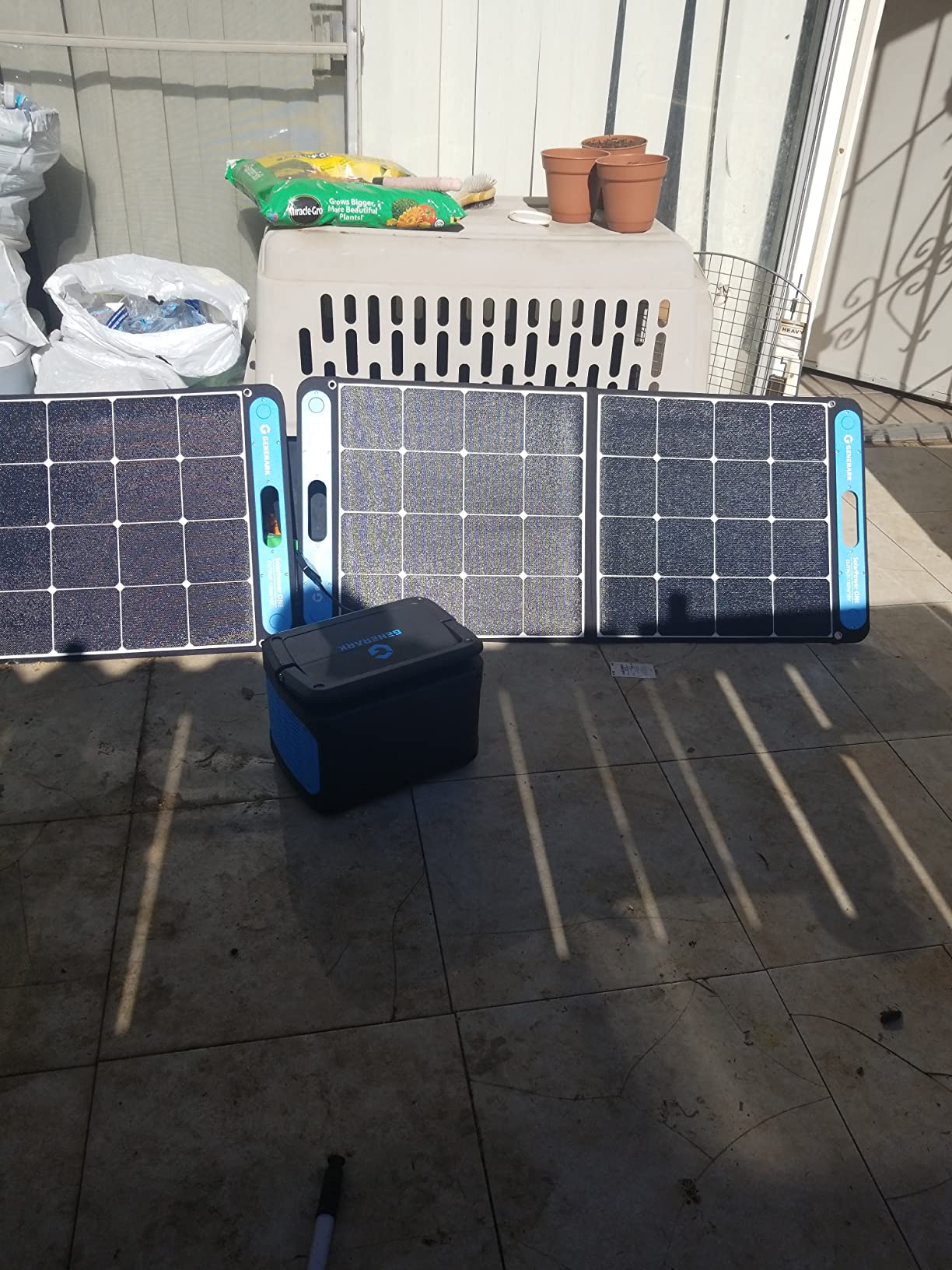 Geneverse 1002Wh (1x2) : ONE Power Station + 2X Solar Panels
