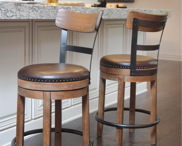 Valebeck / Pinnadel / Caitbrook Swivel Bar Stool