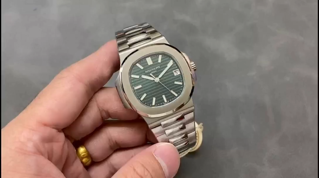 【Super Clone】Replica Patek Philippe Nautilus 5711 1A Green Dial 40mm Mens Watch