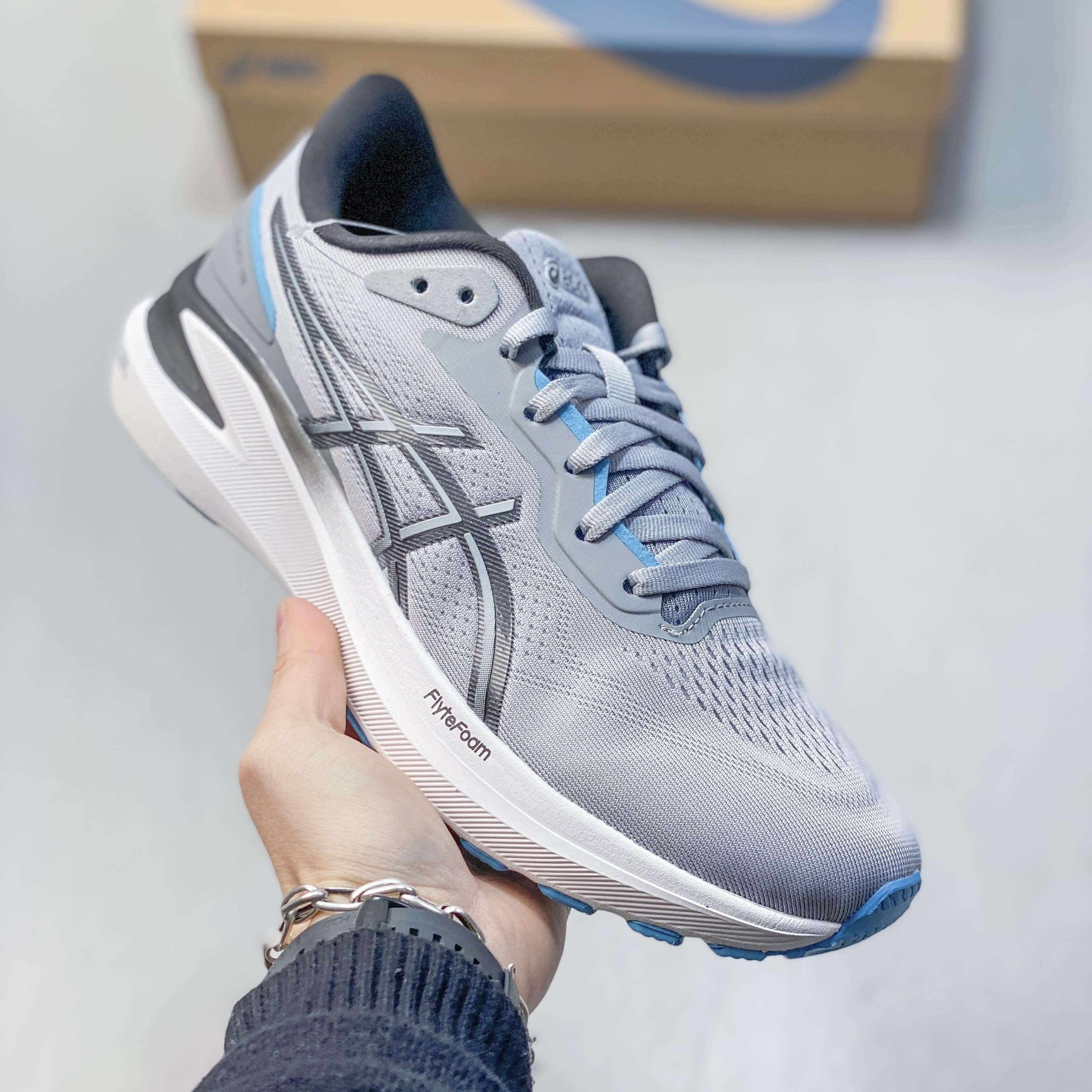ASICS GT-1000