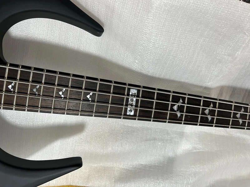 High Quality Black 4Strings Bass Guitar Rosewood Fretboard Black Hardwares Top