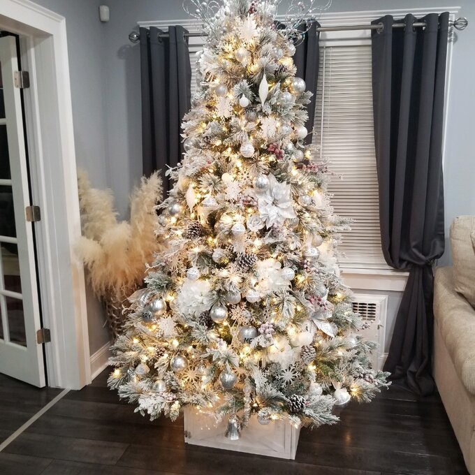 7.5'' Lighted Artificial Pine Christmas Tree