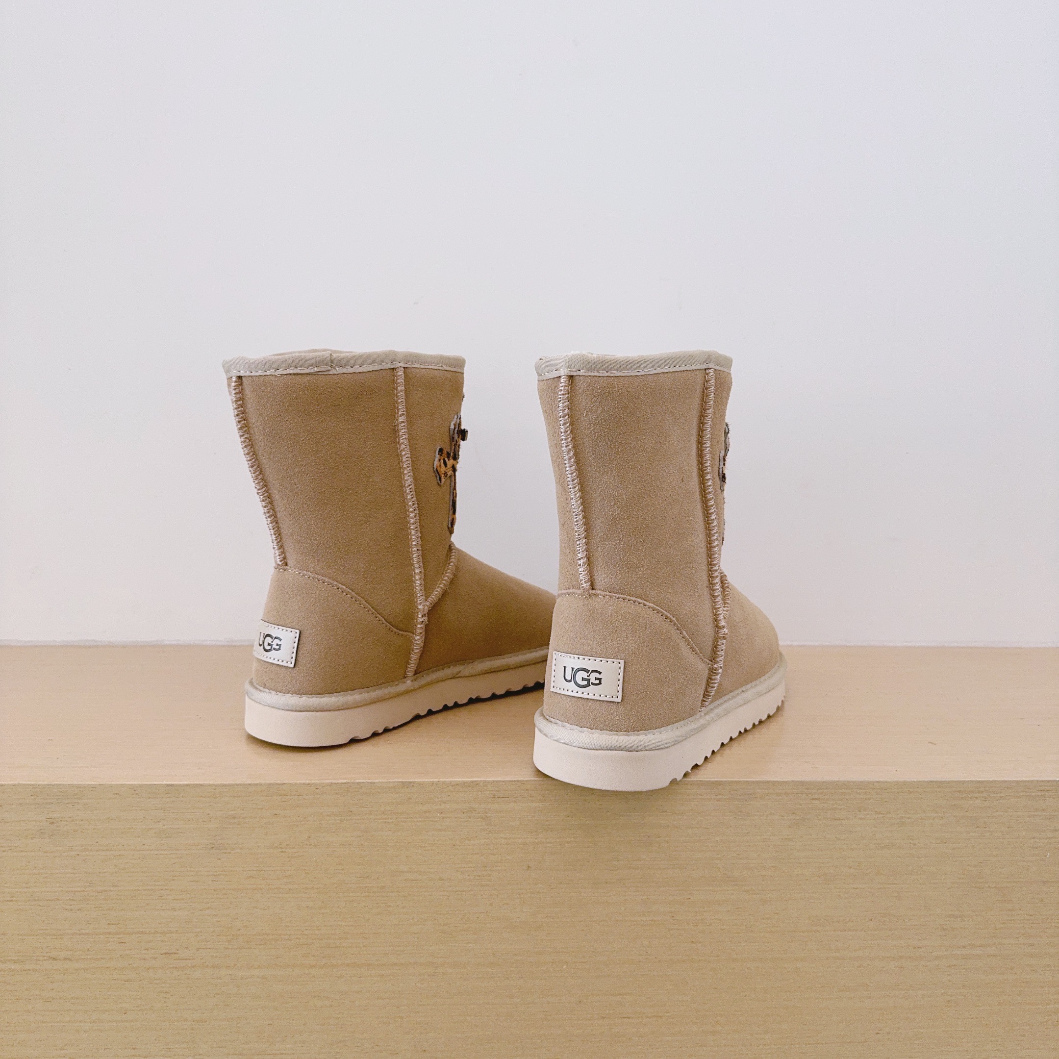 UGG Kids Leopard Print Cross Motif