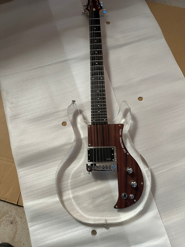 A very nice electric guitar that feels comfortable in the hand