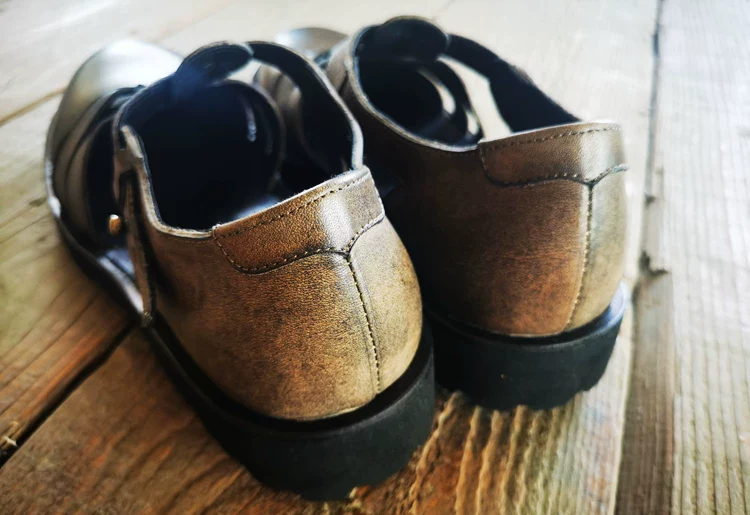 Roman cowhide distressed casual shoes