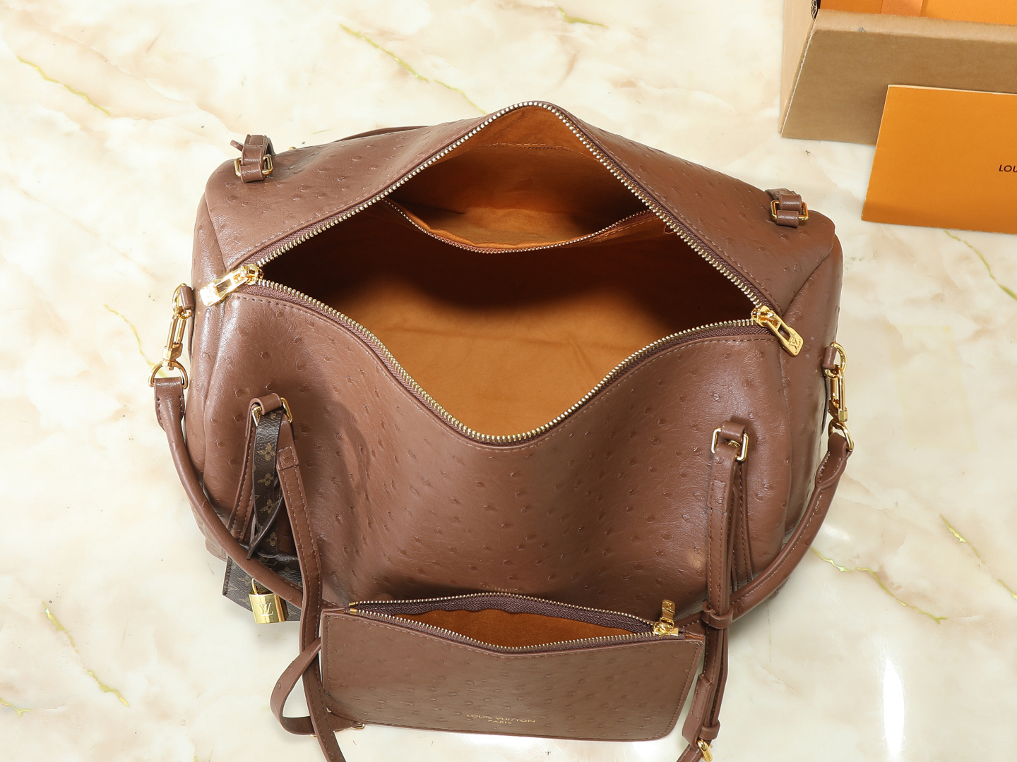 LV Speedy Soft 30（Ostrich Embossed）