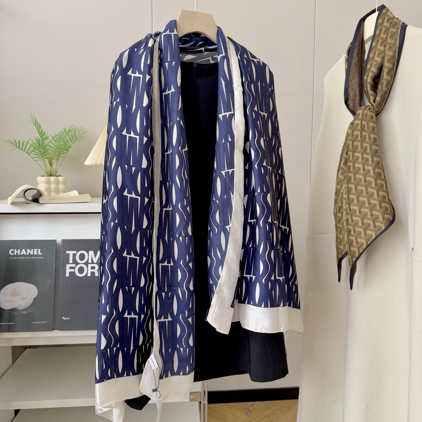 Dior Scarf Style 050 SKU images