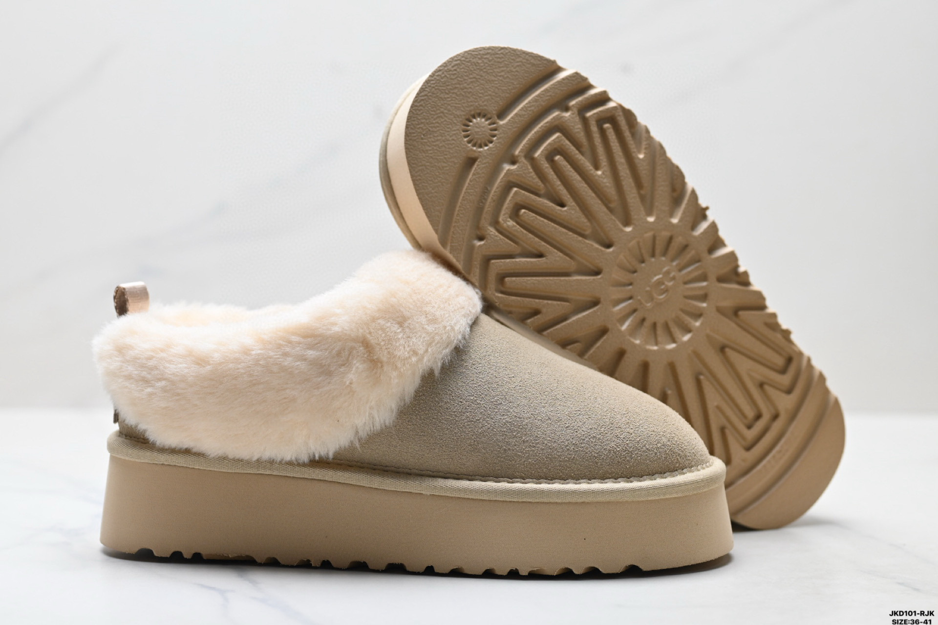 UGG Classic Clear Mini Detail 38