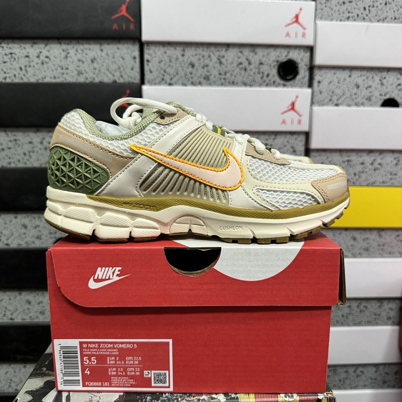 Nike Air Zoom Vomero 5 Sneakers