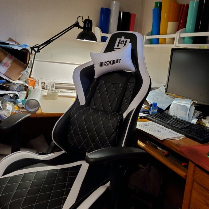 White Foam Gaming Computer Chair with Hydraulic Seat Adjustment