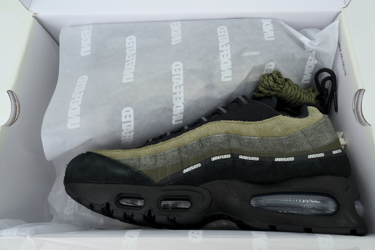 Undefeated x Nike Air Max 95 Medium Olive IB4523-200