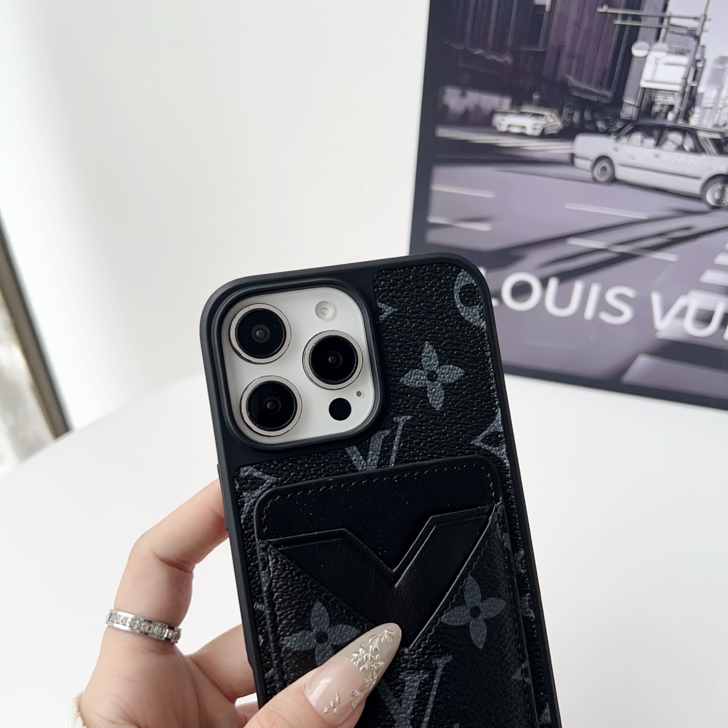LV & Gucci Carbon Fiber Pattern Phone Case - Premium Material with Leather Finish, V-Shaped Card Holder