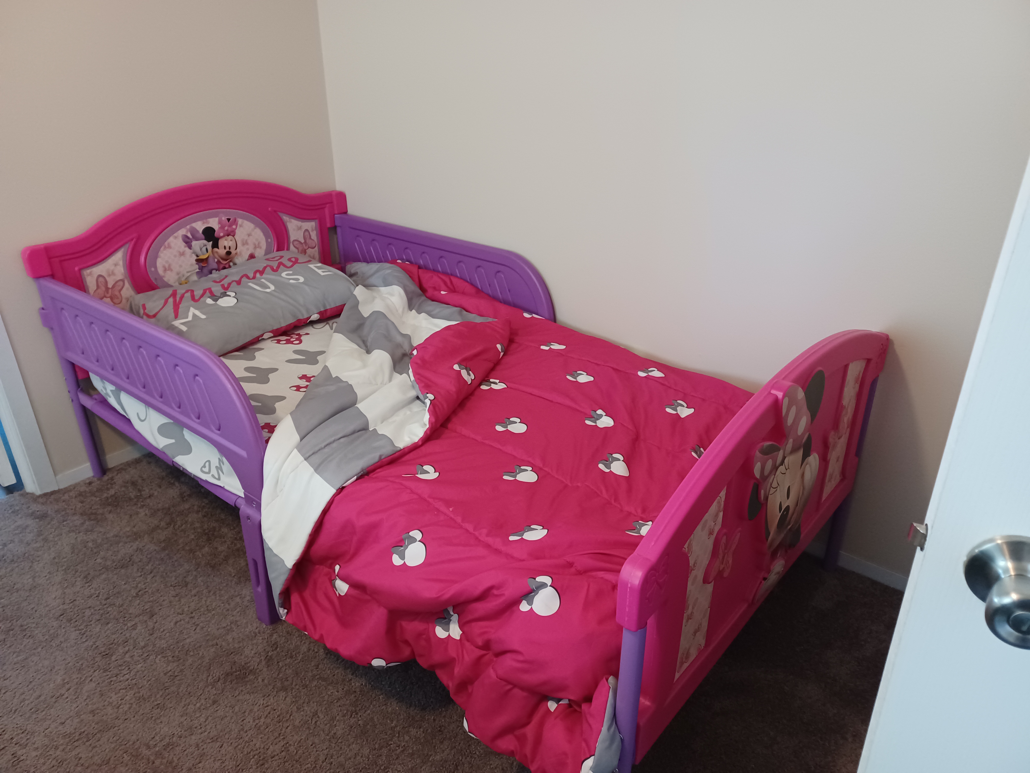Marvel Spider-Man Plastic 3D-Footboard Twin Bed by Delta Children