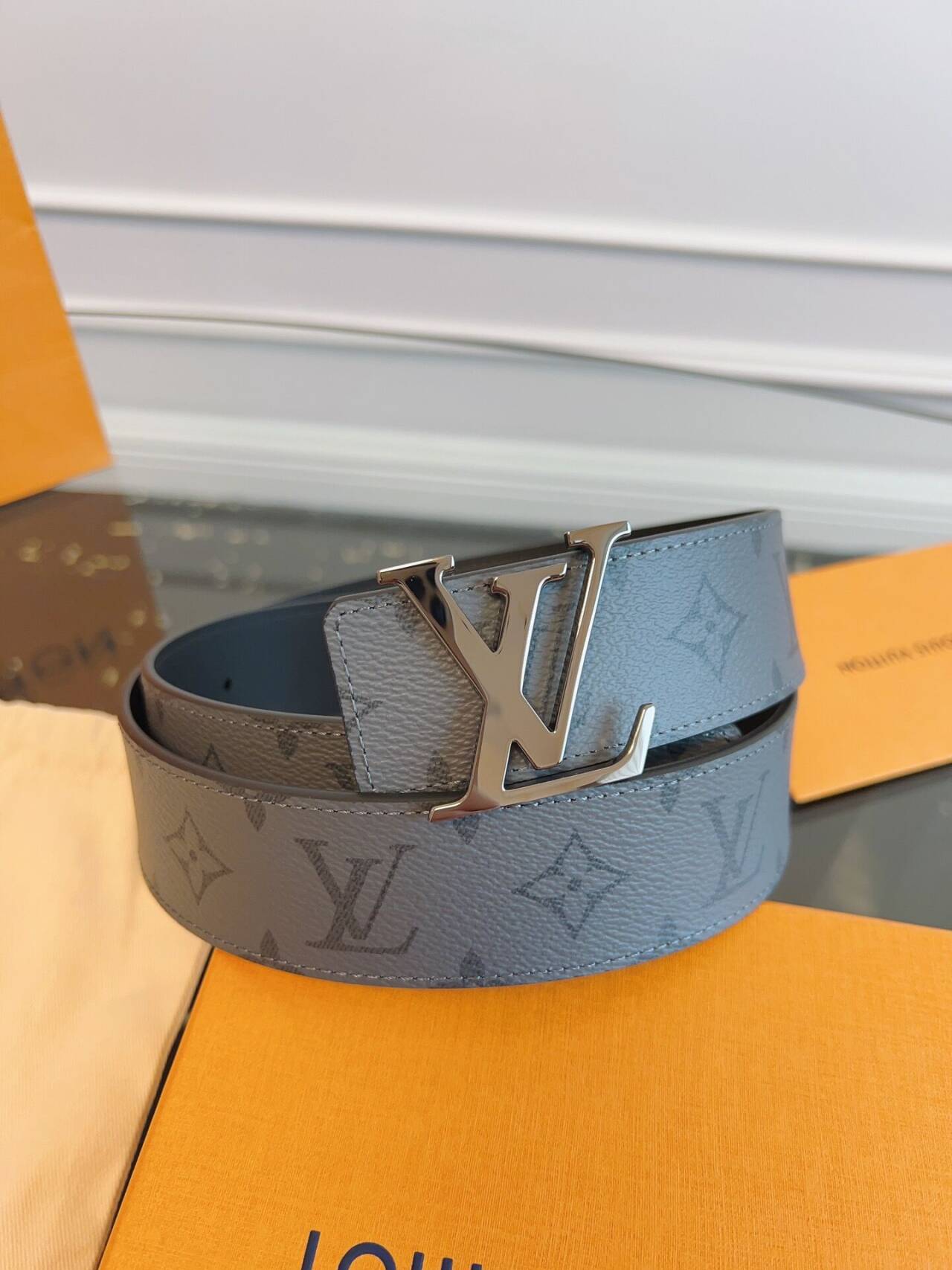 LV Initiales Reversible Belt