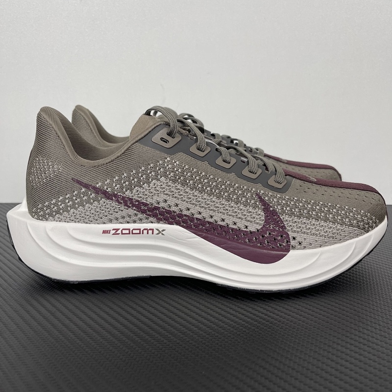 Nike Pegasus Plus