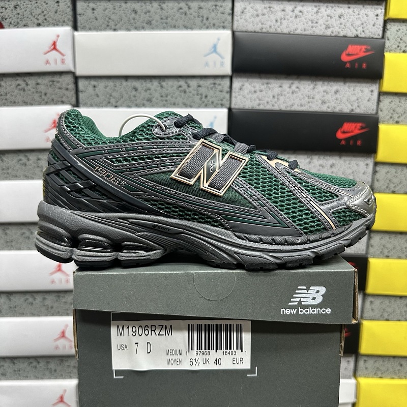 New Balance 1906 Sneakers
