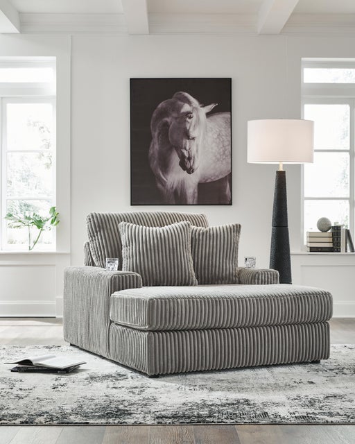 Lindyn Oversized Chaise
