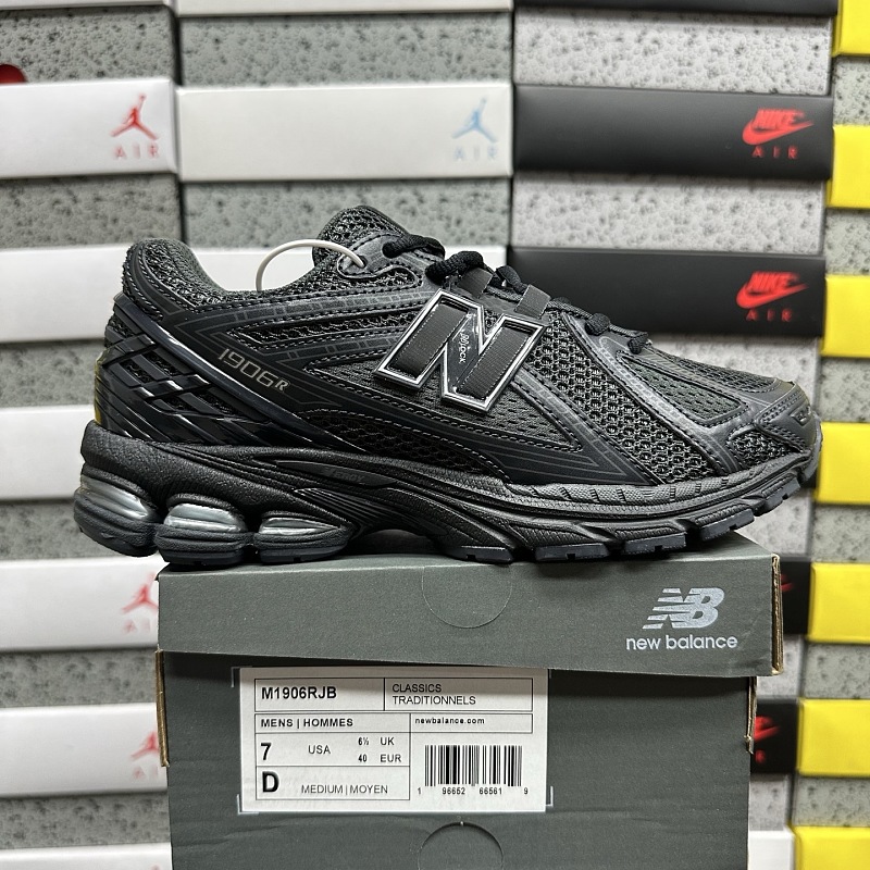 New Balance 1906 Sneakers