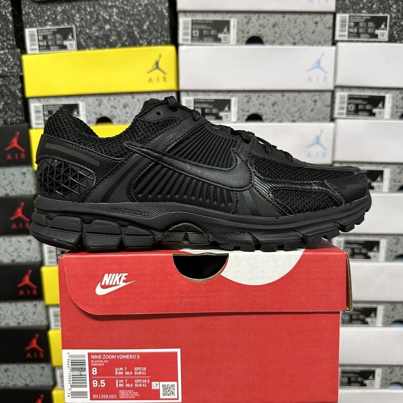 Nike Air Zoom Vomero 5 Sneakers