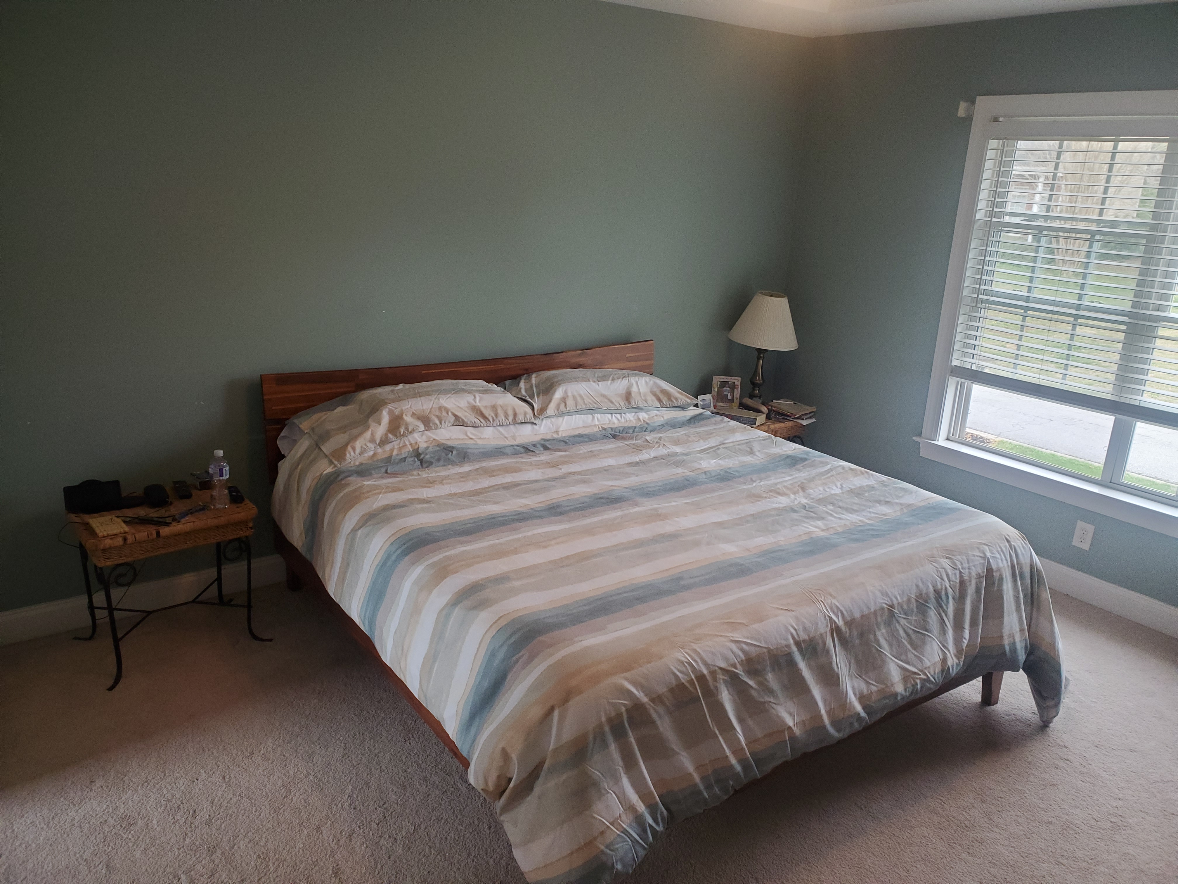 Acacia Aurora 14 Inch Wood Platform Bed