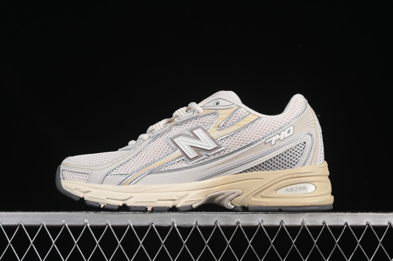 New Balance 740