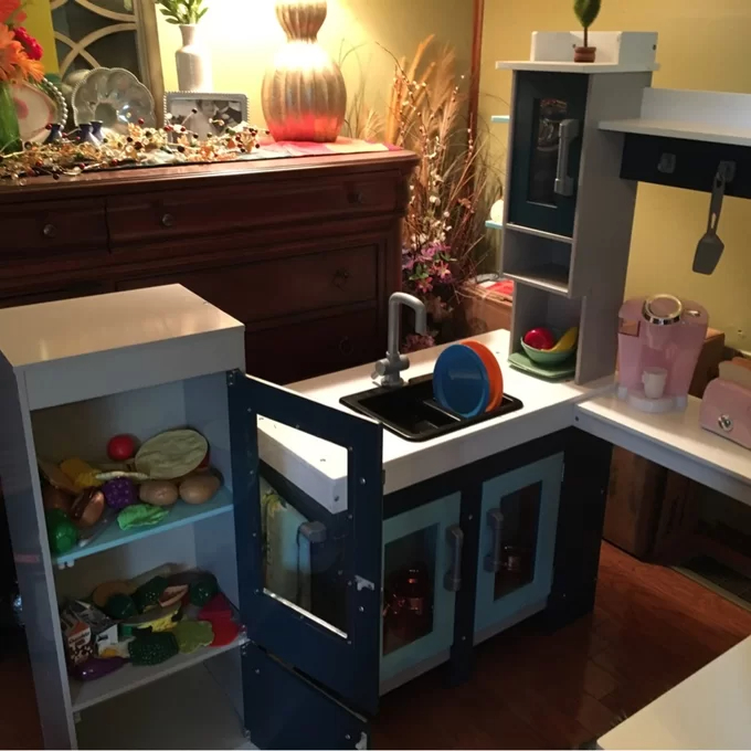 Grand Walk Wood Kitchen Set