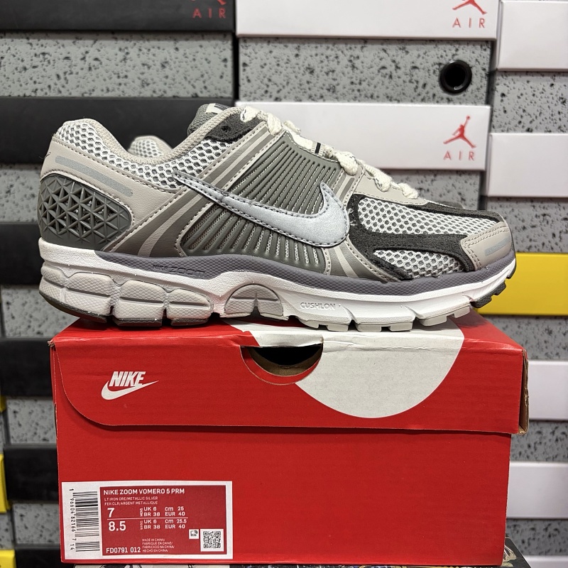 Nike Air Zoom Vomero 5